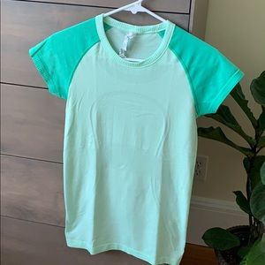 Lululemon Swiftly Short Sleeve Size 6